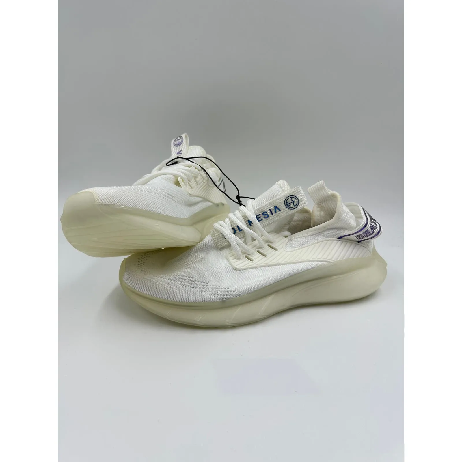 Women's Size 7, White Knit Top Sneaker with Ultra Foam Sole for Casual Use