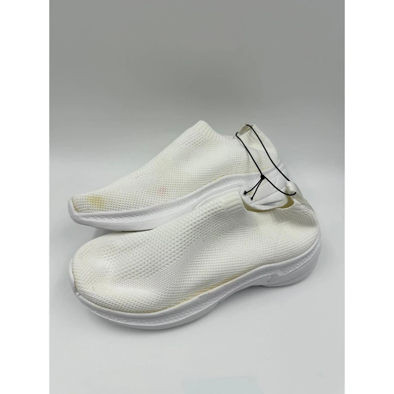 Women's sIze 8, All White Slip-on Casual Sneaker for Walking the Dog or Errands